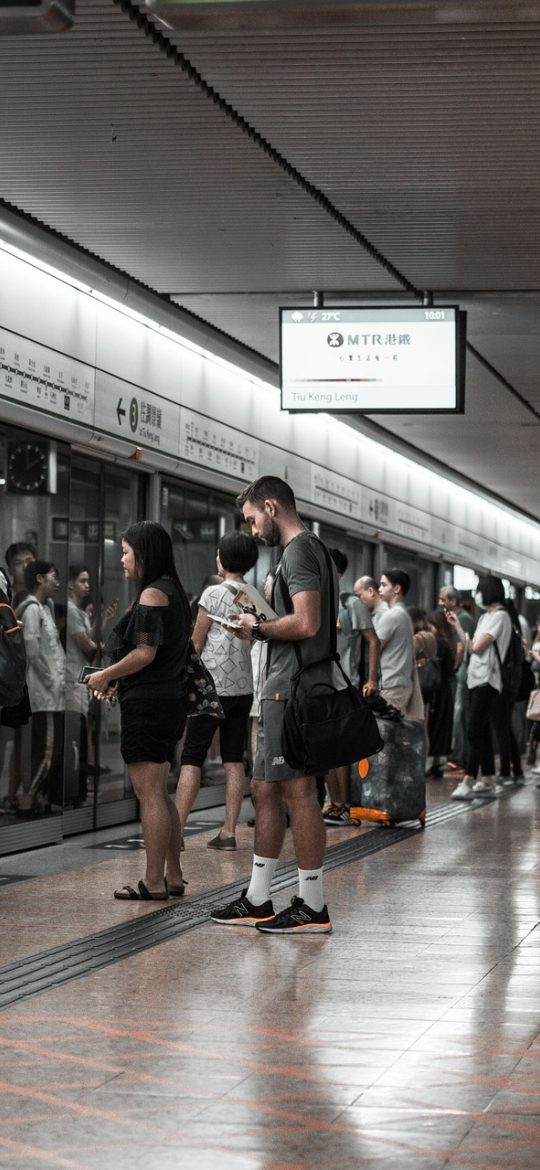 173 App 人群对照页面，可切换东亚男性、东亚女性等样本组并对比身高区间